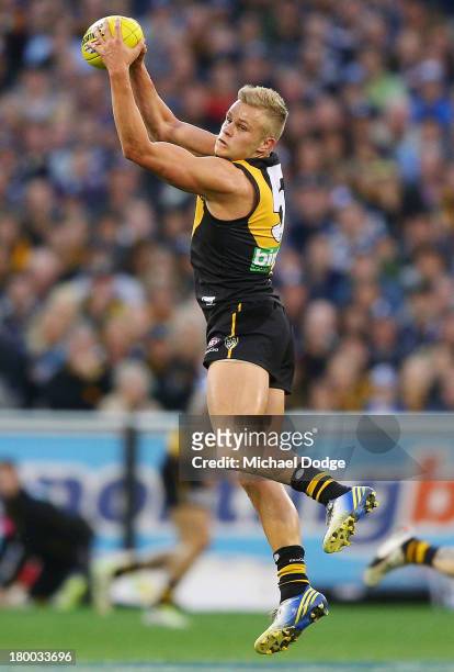 Brandon Ellis of the Tigers marks the ball during the First Elimination Final AFL match between the Richmond Tigers and the Carlton Blues at...