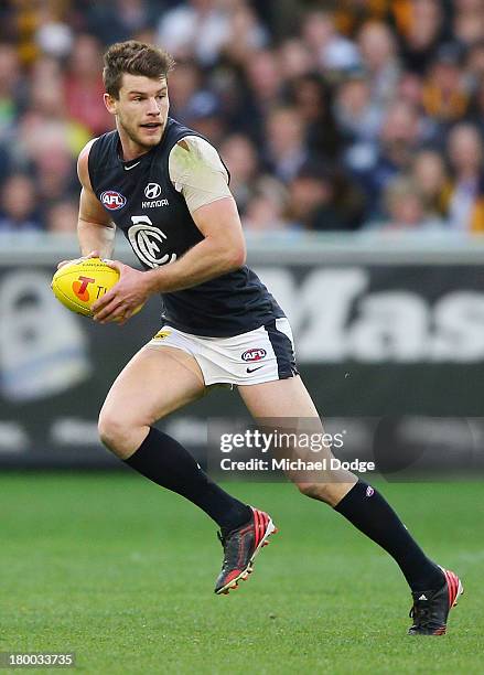 Bryce Gibbs of the Blues looks ahead with the ball during the First Elimination Final AFL match between the Richmond Tigers and the Carlton Blues at...