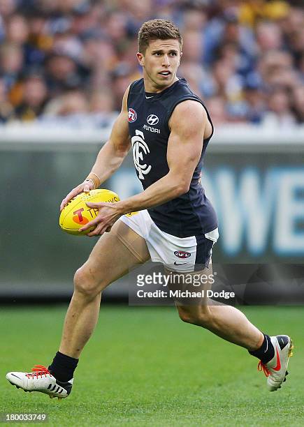Marc Murphy of the Blues runs with the ball during the First Elimination Final AFL match between the Richmond Tigers and the Carlton Blues at...