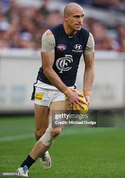 Chris Judd of the Blues looks ahead with the ball during the First Elimination Final AFL match between the Richmond Tigers and the Carlton Blues at...