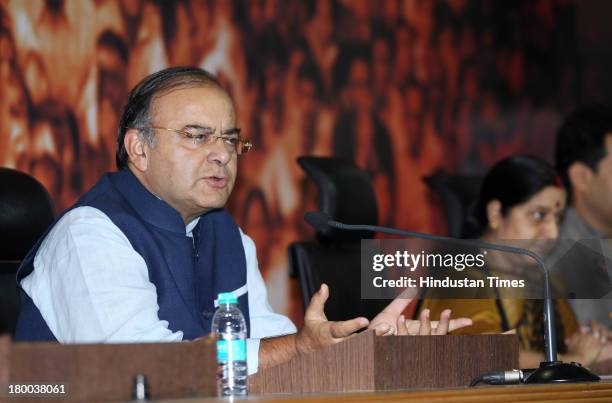 Leader of Opposition in Rajya Sabha, Arun Jaitley and Leader of Opposition in Lok Sabha, Sushma Swaraj addressing a press conference on the last day...