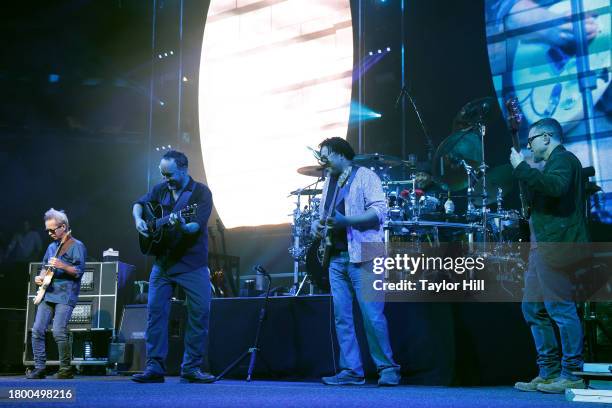 Tim Reynolds, Dave Matthews, Jon Faddis, Carter Beauford, and Stefan Lessard of Dave Matthews Band performs at Madison Square Garden on November 17,...