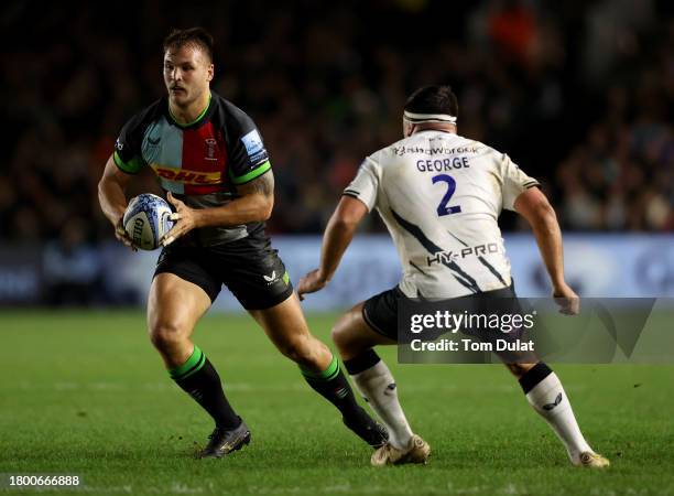 Andre Esterhuizen of Harlequins in action during the Gallagher Premiership Rugby match between Harlequins and Saracens at The Stoop on November 18,...