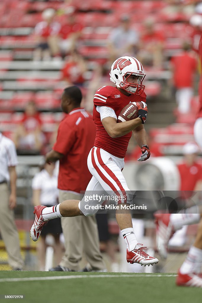 UMass Minutemen v Wisconsin Badgers