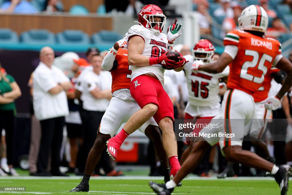 Nate Kurisky of the Louisville Cardinals catches a pass against the