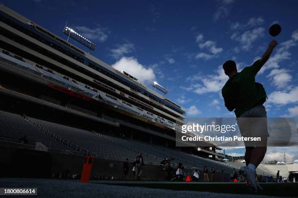 Quarterback Bo Nix of the Oregon Ducks warms up before the NCAAF game against the Arizona State Sun Devils at Mountain America Stadium on November...
