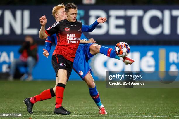 Martijn Kaars of Helmond Sport battles for possession with Julius Dirksen of FC Emmen during the Dutch Keuken Kampioen Divisie match between Helmond...