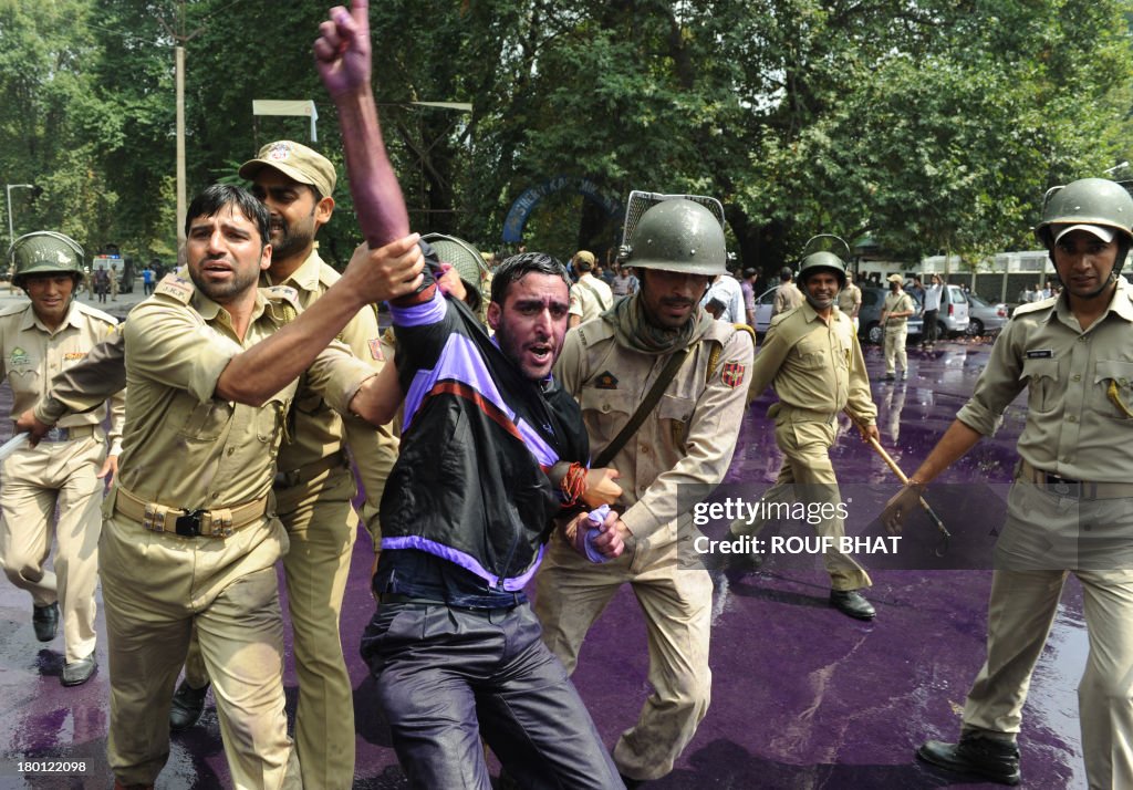 INDIA-KASHMIR-EMPLOYEES-PROTEST