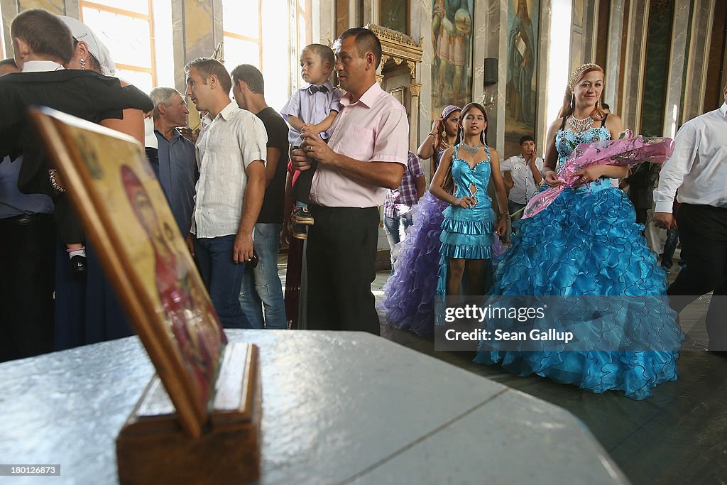 Kalderash Roma Gather For Annual Fest At Bistrita Monastery