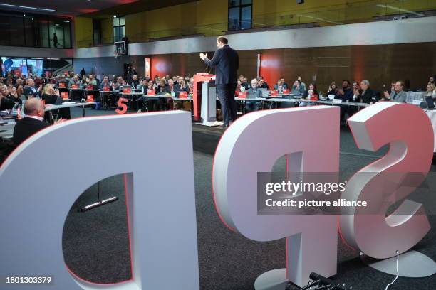 November 2023, Saxony, Neukieritzsch: View of the delegates at the extraordinary state party conference of the Saxon SPD, while Lars Klingbeil, SPD...