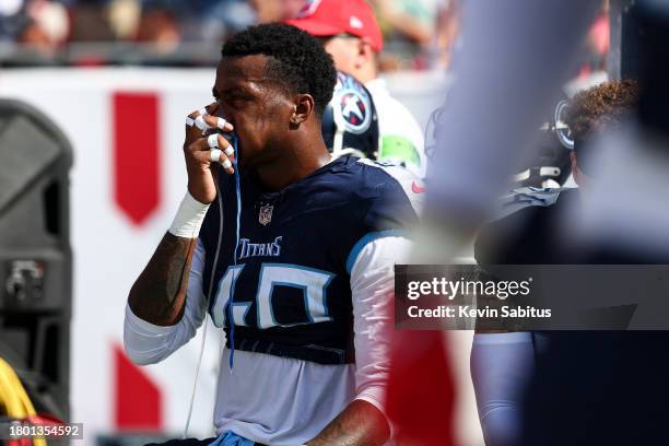 Arden Key of the Tennessee Titans breathes from an oxygen mask prior to an NFL football game against the Tampa Bay Buccaneers at Raymond James...
