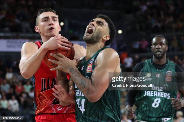 Anthony Lamb of the Breakers competes with Mason Peatling of the Hawks during the round eight NBL match between New Zealand Breakers and Illawarra...