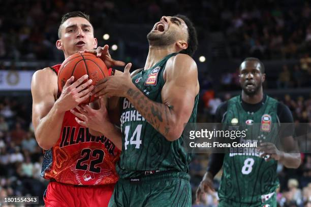 Anthony Lamb of the Breakers competes with Mason Peatling of the Hawks during the round eight NBL match between New Zealand Breakers and Illawarra...