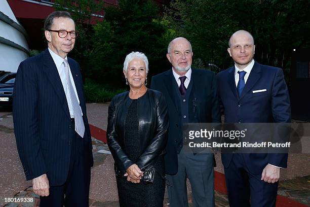 President of the event Louis Schweitzer and former CEO of Vinci Group Antoine Zacharias between his wife Rose and their son attend 'Friends of Quai...
