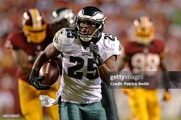 Running back LeSean McCoy of the Philadelphia Eagles rushes for a touchdown against the Washington Redskins in the third quarter at FedExField on...