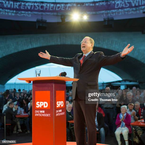 Peer Steinbrueck, chancellor candidate of the German Social Democrats , gestures during a campaign event on September 09, 2013 in Wuerzburg, Germany....