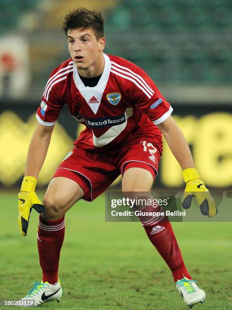 Alessio Cragno of Brescia in action during the Serie B match between AS Bari and Brescia Calcio at Stadio San Nicola on August 31, 2013 in Bari,...