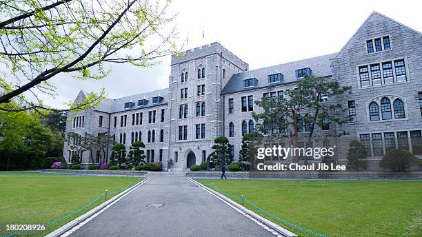 korea university campus in seoul - seoul university - fotografias e filmes do acervo