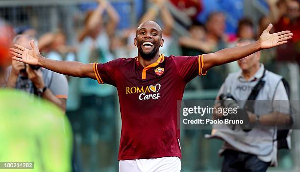 Maicon of AS Roma celebrates victory during the Serie A match between AS Roma and Hellas Verona FC at Stadio Olimpico at Stadio Olimpico on September...
