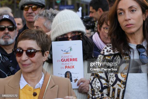 Isabelle Adjani attends a silent march organized by newly launched Une Autre Voix collective on November 19, 2023 in Paris, France. The silent march...