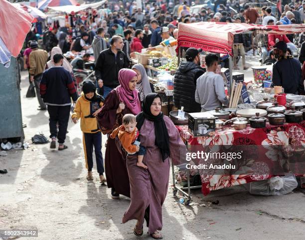Palestinians flock to markets and shops to fulfill their essential needs during the second day of the humanitarian pause in Khan Yunis, Gaza on...