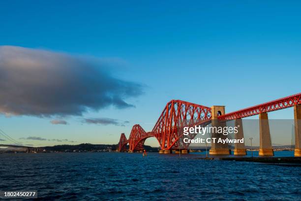 the forth bridge scotland - cantilever stock pictures, royalty-free photos & images