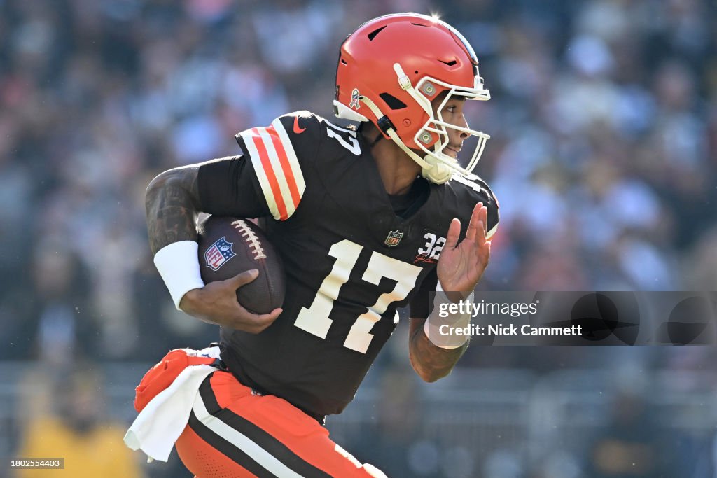 Pittsburgh Steelers v Cleveland Browns