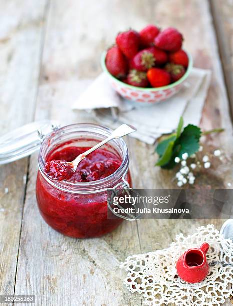 strawberry jam - strawberry jam stock pictures, royalty-free photos & images