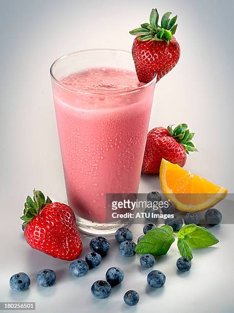 fruit smoothie - strawberry smoothie stock pictures, royalty-free photos & images