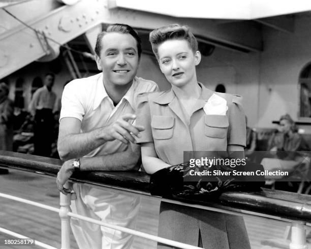 Paul Henreid as Jerry Durrance and Bette Davis as Charlotte Vale in 'Now, Voyager', directed by Irving Rapper, 1942.
