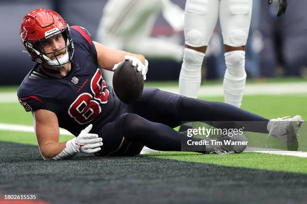 Dalton Schultz of the Houston Texans scores a touchdown during the first quarter of a game against the Arizona Cardinals at NRG Stadium on November...