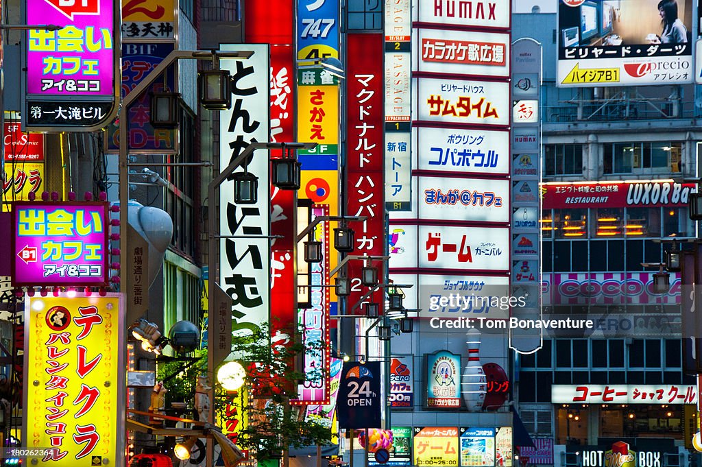 Neon signs in Kanbukicho