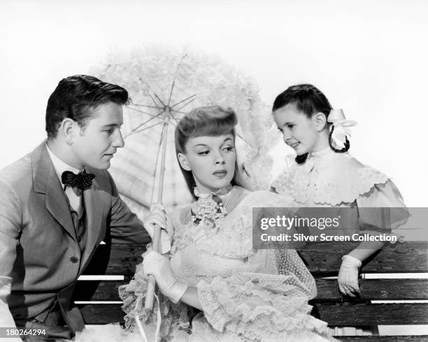 American actors Tom Drake , Judy Garland and Margaret O'Brien in a promotional portrait for 'Meet Me In St. Louis', directed by Vincente Minnelli,...