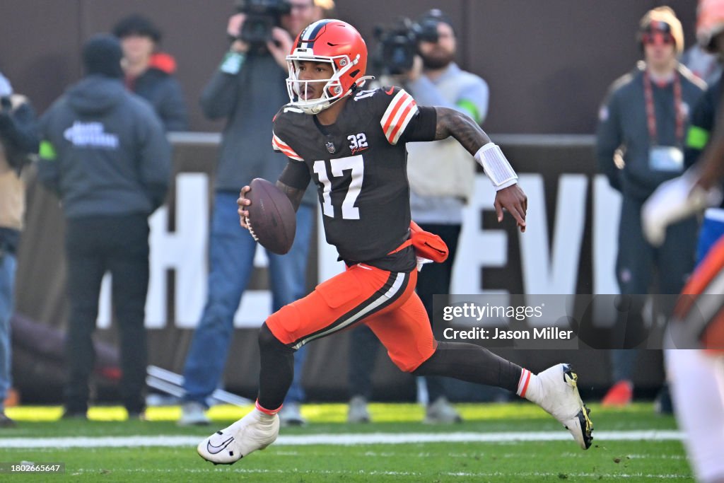 Pittsburgh Steelers v Cleveland Browns