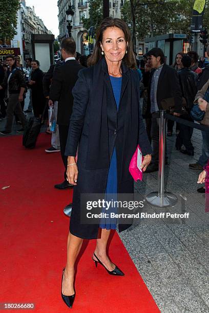 Madame Thierry Breton arrives to the premiere of the movie "Quai d'Orsay", organized by the Claude Pompidou foundation, prior to hosting a charity...