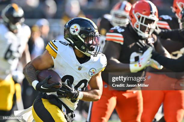 Jaylen Warren of the Pittsburgh Steelers runs with the ball in the third quarter against the Cleveland Browns at Cleveland Browns Stadium on November...