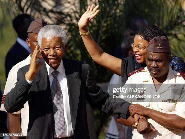 South African former President Nelson Mandela and his wife Graca Machel for Thabo Mbeki swearing-in ceremony 27 April 2004 at the Union Buildings in...