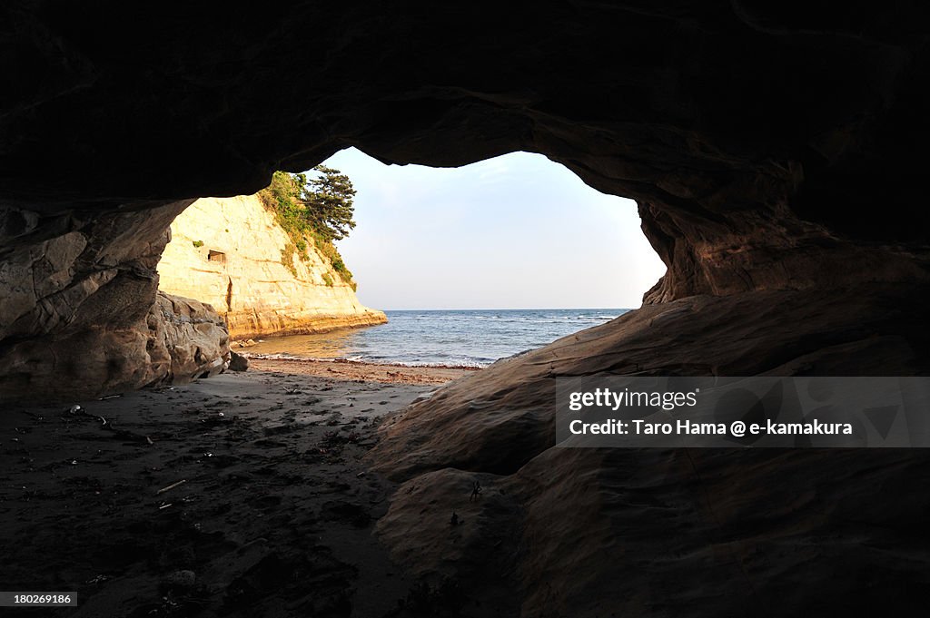 Inamura beach cave