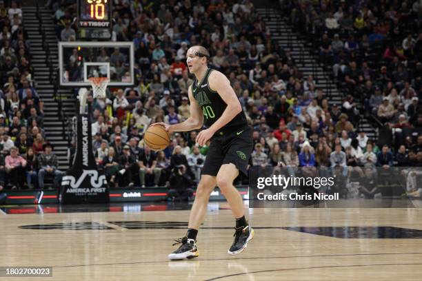 Cody Zeller of the New Orleans Pelicans handles the ball during the game against the Utah Jazz on November 25, 2023 at vivint.SmartHome Arena in Salt...