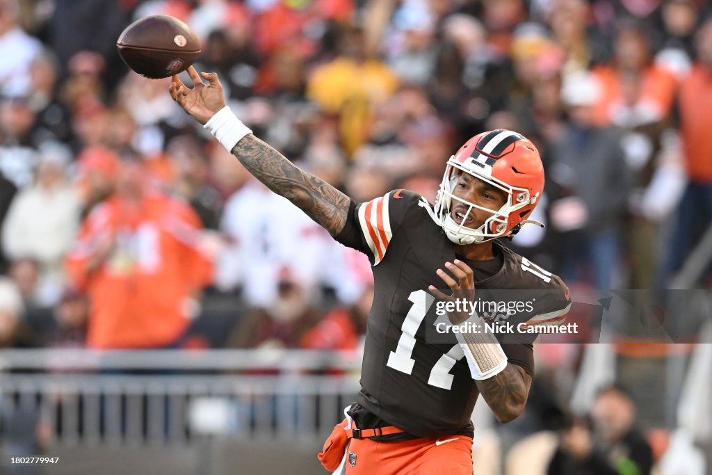 Pittsburgh Steelers v Cleveland Browns
