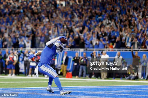 David Montgomery of the Detroit Lions scores a touchdown during the fourth quarter of a game against the Chicago Bears at Ford Field on November 19,...