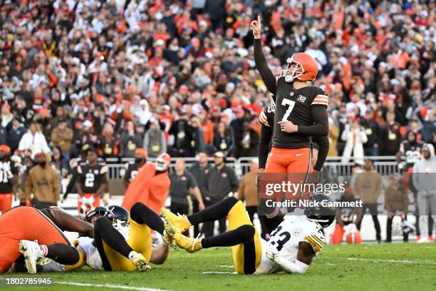Dustin Hopkins of the Cleveland Browns kicks a field goal in the fourth quarter against the Pittsburgh Steelers at Cleveland Browns Stadium on...