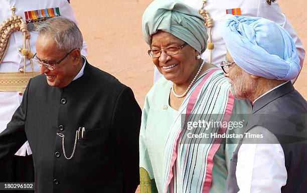 Prime Minister Manmohan Singh, Liberian President Ellen Johnson Sirleaf and President Pranab Mukherjee during Sirleaf's ceremonial reception at...