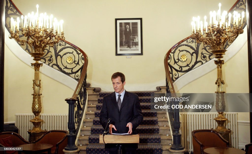 TOPSHOT-BRITAIN-HUTTON REPORT-CAMPBELL 2