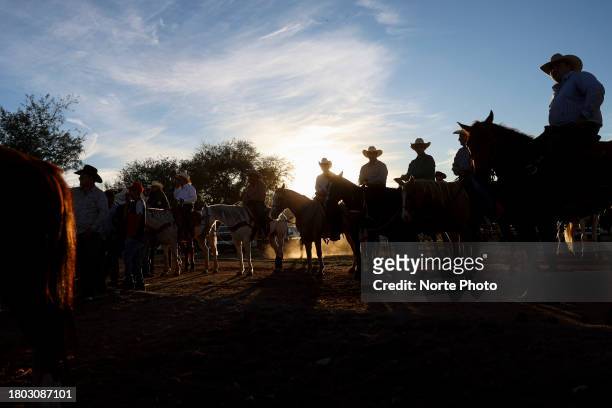 Competitors and their horses wait for their turn to compete during the third competition date of the Sonora Rodeo circuit on November 19, 2023 in...