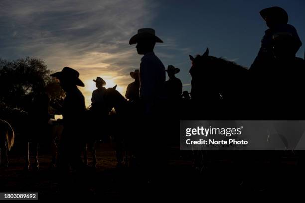 Competitors and their horses wait for their turn to compete during the third competition date of the Sonora Rodeo circuit on November 19, 2023 in...