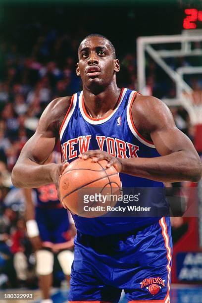 Anthony Mason of the New York Knicks shoots a foul shot against the Sacramento Kings on January 12, 1993 at the Arco Arena in Sacramento, California....