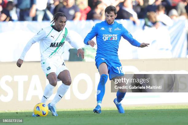 Armand Lauriente' of US Sassuolo in action against Bartosz Bereszynski of Empoli FC during the Serie A TIM match between Empoli FC and US Sassuolo at...