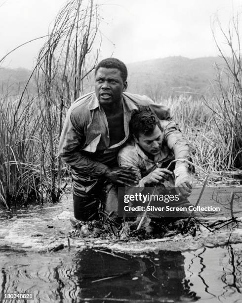 Sidney Poitier as Noah Cullen and Tony Curtis as John 'Joker' Jackson, in 'The Defiant Ones', directed by Stanley Kramer, 1958.