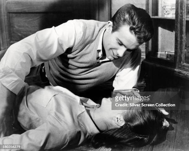 American actors Warren Beatty, as Bud Stamper, and Natalie Wood , as Wilma Dean Loomis, in 'Splendor In The Grass', directed by Elia Kazan, 1961.
